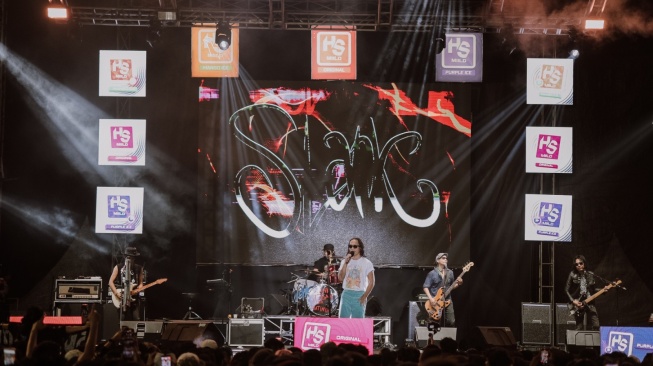 Konser Slank di Palembang Berlangsung Meriah, Puluhan Ribu Slankers Padati Jakabaring