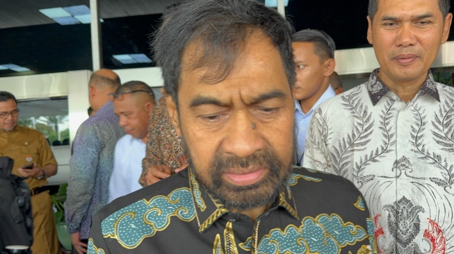 Gubernur Aceh, Muzakir Manaf alias Mualem usai menghadiri Rapat Koordinasi Satgas Pemulihan Pascabencana DPR RI bersama Satgas Pemerintah di Komplek Parlemen, Senayan, Jakarta, pada Senin (25/5/2026). [Suara.com/Bagaskara]