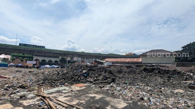 Penampakan Pasar Taman Puring usai hangus terbakar. (Suara.com/Adiyoga)
