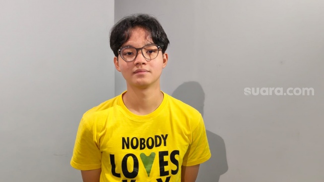 Bima Azriel, pemain film Nobody Loves Kay saat datang ke kantor Suara.com kawasan Pal Merah, Jakarta Barat pada Selasa, 26 Mei 2026. [Suara.com/Rena Pangesti]