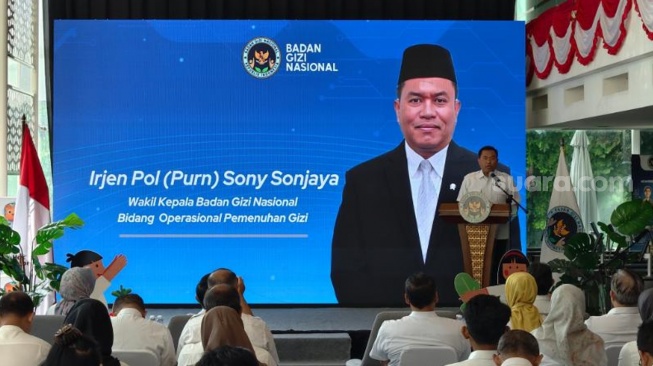 Wakil Kepala Badan Gizi Nasional (BGN) Bidang Operasional Pemenuhan Gizi, Irjen Pol (Purn) Sony Sonjaya. (Suara.com/Novian)