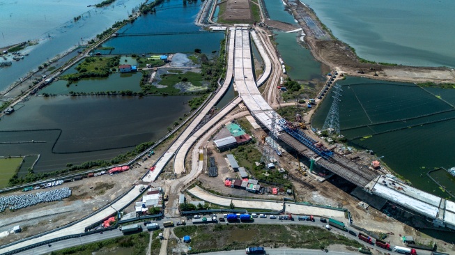 Foto udara suasana proyek pembangunan Jalan Tol Semarang-Demak Seksi 1B di Semarang, Jawa Tengah, Selasa (26/5/2026). [ANTARA FOTO/Aprillio Akbar/wsj]