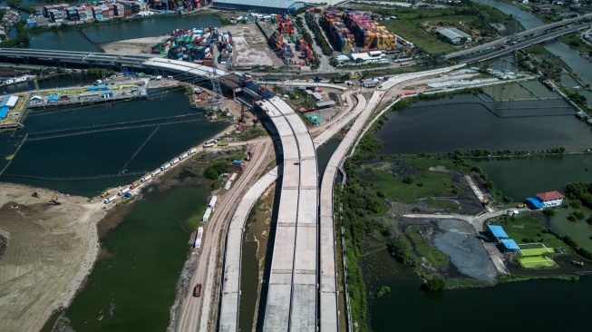 Foto udara suasana proyek pembangunan Jalan Tol Semarang-Demak Seksi 1B di Semarang, Jawa Tengah, Selasa (26/5/2026). [ANTARA FOTO/Aprillio Akbar/wsj]