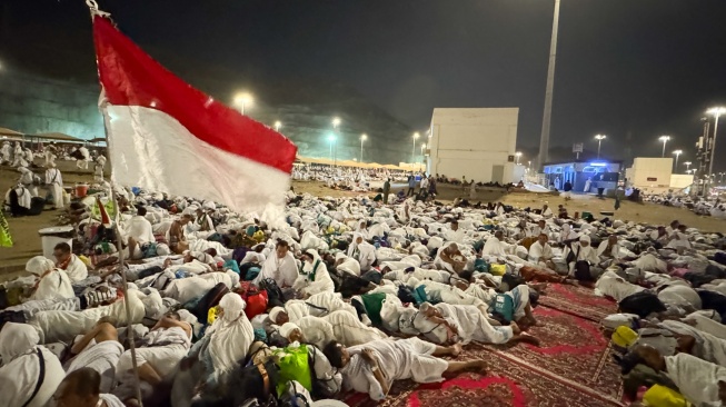 Jamaah haji Indonesia bersama jamaah dari berbagai negara melakukan mabit di Muzdalifah, Makkah, Arab Saudi, Rabu (27/5/2026) waktu setempat. [ANTARA FOTO/Citro Atmoko/nym]