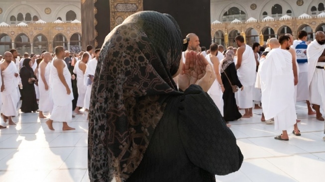 Tampil Elegan di Hari Raya, Koleksi Hijab Ini Angkat Kerinduan pada Keindahan Tanah Suci
