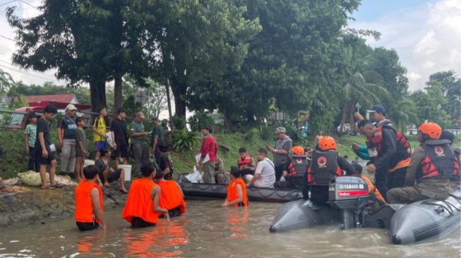 Mencuci Jeroan Hewan Kurban di Sungai, Warga Surabaya Kena Sanksi