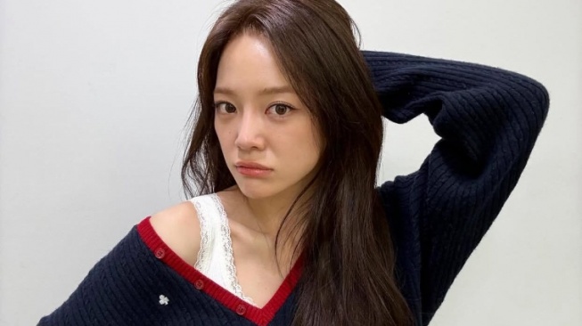 Cozy Girl Vibes! 4 OOTD Effortless Chic ala Kim Sejeong yang Stylish Abis