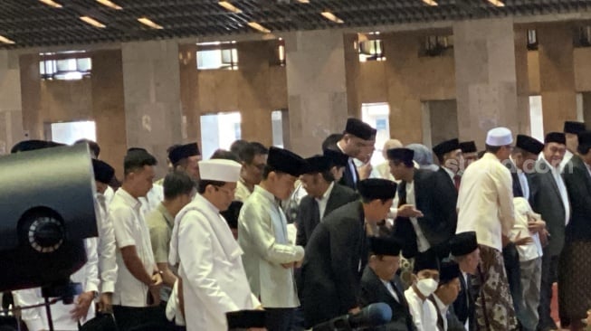 Wapres Gibran dan Jan Ethes Salat Iduladha Bersama di Masjid Istiqlal