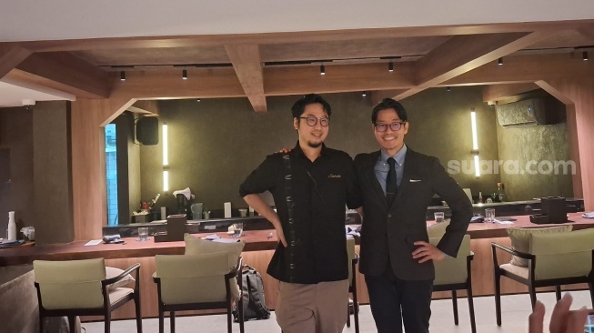 Chef Yohhei Sasaki dan General Manager Ken Kuwako (Suara.com/Vania)