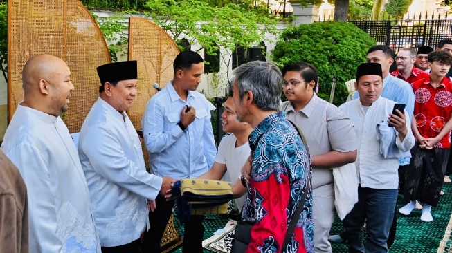 Intip Momen Iduladha Prabowo di Paris: Salat Bareng Diaspora hingga Santap Bersama