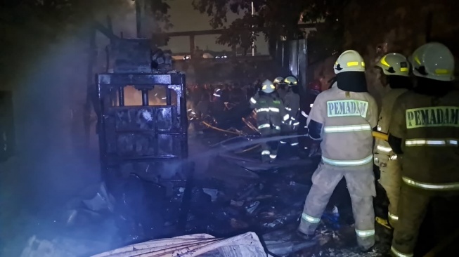 Kebakaran di Warakas Hanguskan Dua Rumah, 9 Penghuni Selamat