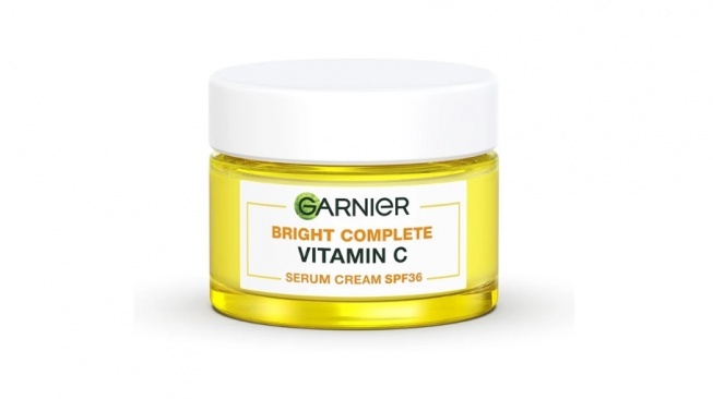 GARNIER Bright Complete Vitamin C Tone Up Day Cream Moisturizer (Shopee)