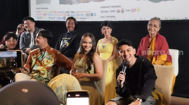 Bima Azriel, Aurora Ribero, Rey Bong saat konferensi pers film Nobody Loves Kay di Senayan, Jakarta Pusat pada Kamis, 28 Mei 2026. [Suara.com/Rena Pangesti]