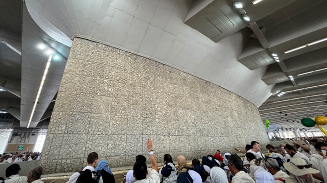 Jamaah haji melempar jumrah aqobah di Jamarat, Mina, Makkah, Arab Saudi, Rabu (27/5/2026). [ANTARA FOTO/Citro Atmoko/sgd/kye]