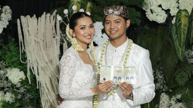 LDR 3 Tahun Berakhir Bahagia, Artis Sugesta Handayani Resmi Menikah dengan Renando Harahap