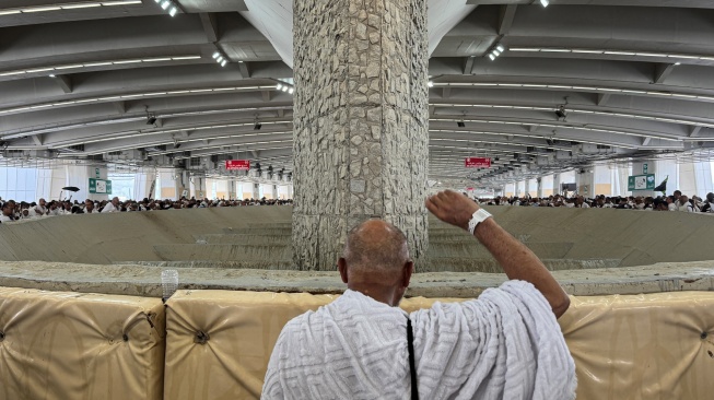 Jamaah haji melempar jumrah aqobah di Jamarat, Mina, Makkah, Arab Saudi, Rabu (27/5/2026). [ANTARA FOTO/Citro Atmoko/sgd/kye]