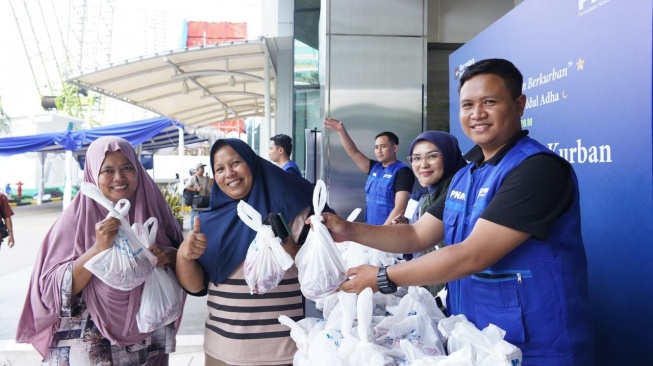 Sambut Idul Adha, PNM Salurkan Daging Kurban kepada Masyarakat dan Pelaku UMKM