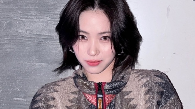 Cool Girl Vibes! 4 OOTD Soft-Chic ala Ryujin ITZY yang Keren dan Effortless