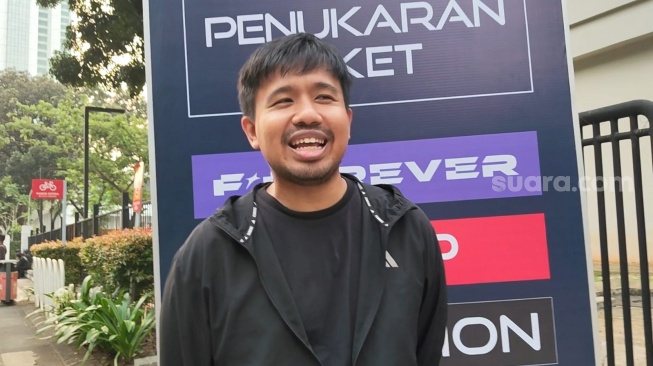 Temani Sang Ibu Nonton Konser FForever, Joshua Suherman Beruntung Dapat Akses Tiket Khusus