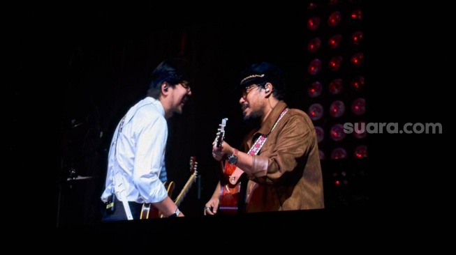 Bilal Indra Jaya and the Corleones tampil membawakan lagu-lagu The Beatles di ajang International Java Jazz Festival 2026 yang berlangsung di PIK 2, Tangerang, Jumat (29/5/2026) malam. [Tiara Rosana/Suara.com]