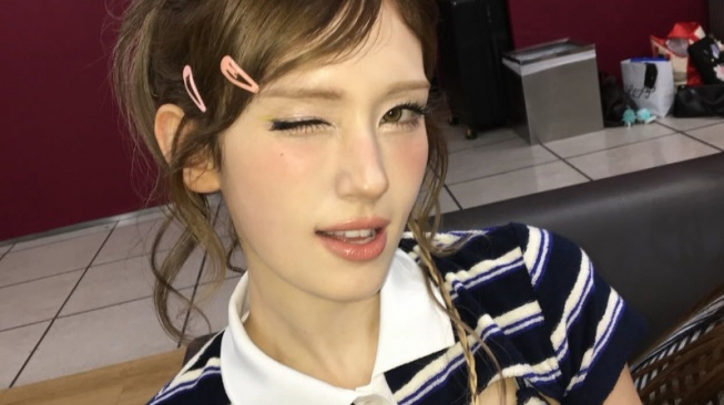 4 Ide Outfit ala Jeon Somi dengan Nuansa Pastel yang Stylish tanpa Ribet!