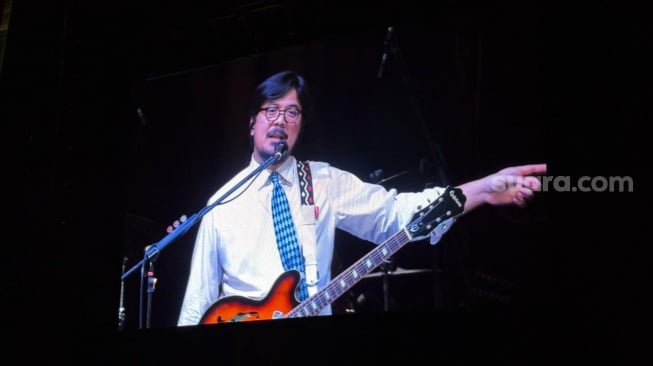 Bilal Indra Jaya and the Corleones tampil membawakan lagu-lagu The Beatles di ajang International Java Jazz Festival 2026 yang berlangsung di PIK 2, Tangerang, Jumat (29/5/2026) malam. [Tiara Rosana/Suara.com]