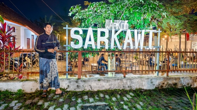 Ngopi Ngalor-Ngidul di Warkop Sarkawi Kalisat, Tempat Sempurna Lepas Penat Bareng Sahabat