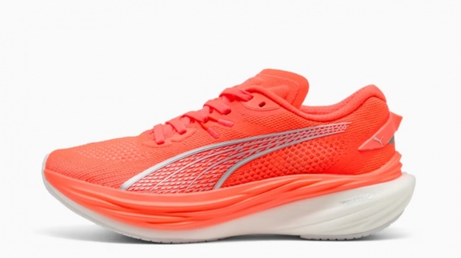 Sepatu Lari Wanita Deviate NITRO&trade; 3 [Puma]
