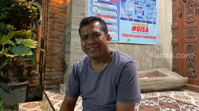 Kepala Dukuh Tamanan, Hasto Sri Wibowo, ketika ditemui di kediamannya. (Suara.com/Irwan Febri)