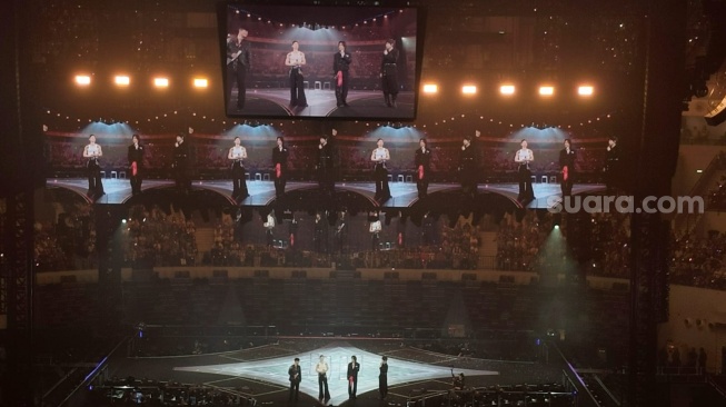 F4 sukses menggelar konser "FForever" di hari kedua di Indonesia Arena Jakarta, Jumat (29/5/2026). Pihak promotor pun memberikan sejumlah "hadiah" spesial untuk para penonton. [Rena Pangesti/Suara.com]