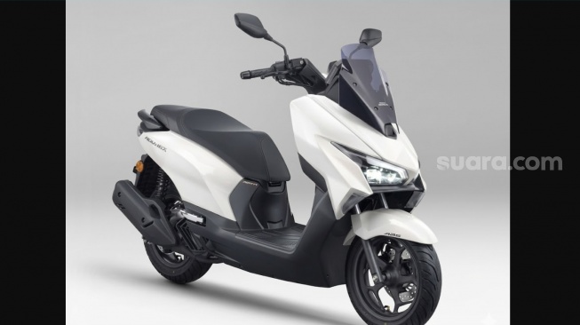 Honda NS150ES, jawaban atas dilema pilih PCX atau Vario (Gemini AI)