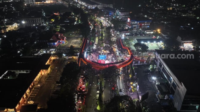 Pemerintah Kabupaten (Pemkab) Bogor resmi meresmikan Skywalk atau Jembatan Penyeberangan Orang (JPO) di Jalan Tegar Beriman, Cibinong, pada Sabtu (23/5/2026) malam.[SuaraBogor/HO/Diskominfo]