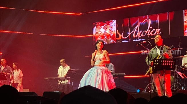 Penyanyi Andien di panggung Java Jazz Festival 2026 hari kedua yang digelar di NICE PIK pada Sabtu, 30 Mei 2026. [Suara.com/Tiara Rosana]