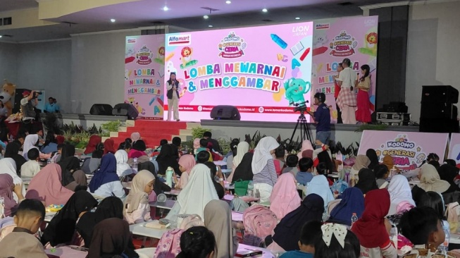 Acara Lomba Mewarnai & Menggambar "Generasi Ceria Warnai Indonesia" yang diinisiasi oleh Kodomo dan Alfamart.