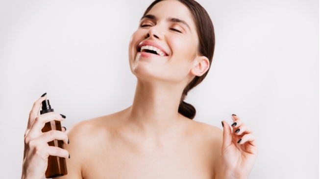 Mau Staycation? Ini 4 Notes Parfum Minimalis Bikin Betah Rebahan Seharian