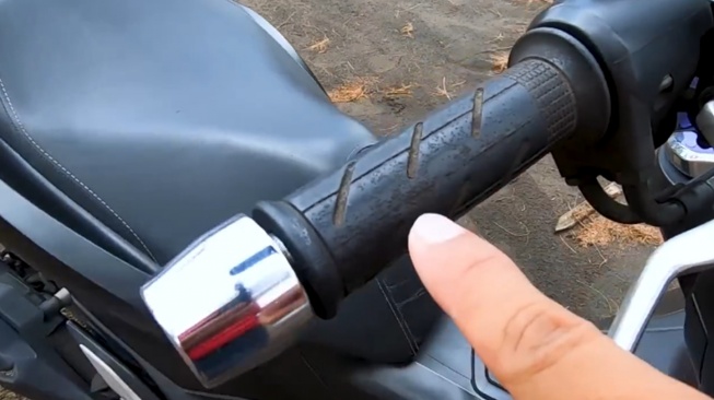 Handgrip Honda PCX setelah 2 tahun pemakaian (Youtube)