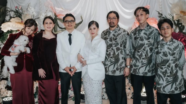 Adhisty Zara Umumkan Sudah Menikah dan Hamil, Unggahan Sang Ibu dan Kakak Jadi Omongan