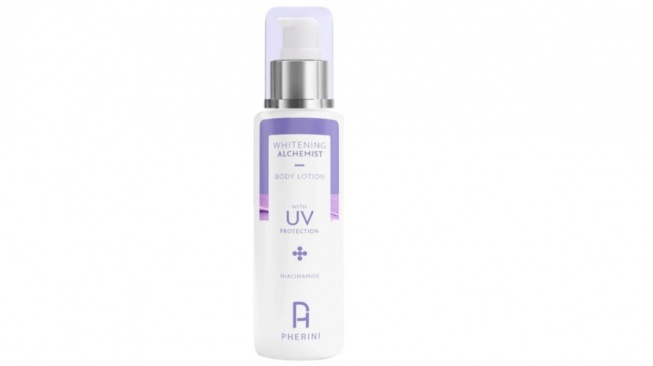 Untuk perawatan setelah mandi, PHERINI menawarkan Whitening Alchemist Body Lotion yang dirancang untuk membantu menjaga kelembapan sekaligus mendukung tampilan kulit yang lebih cerah. [Dok Pribadi]