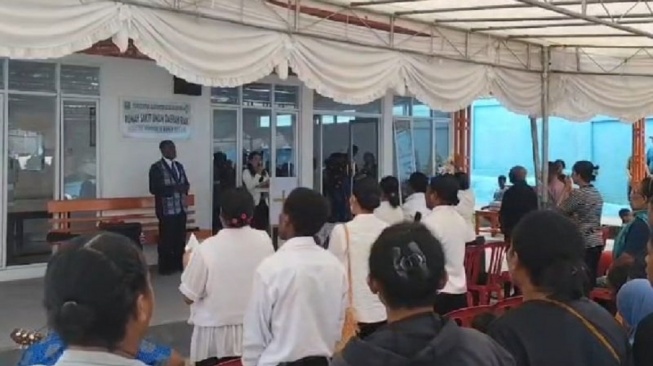 Isak Tangis Iringi Pemakaman 5 Korban Bom PD II di Biak, Maut yang Terpendam Puluhan Tahun