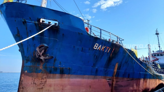 Kapal tanker Bakti I ditangkap polisi karena diduga terlibat dalam penyelundupan BBM subsidi, Selasa 2 Juni 2026 [SuaraSulsel.id/Lorensia Clara]