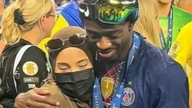 Inilah Paris! Hijab Syar'i Istri Ousmane Dembele Usai PSG Juara Liga Champions Viral