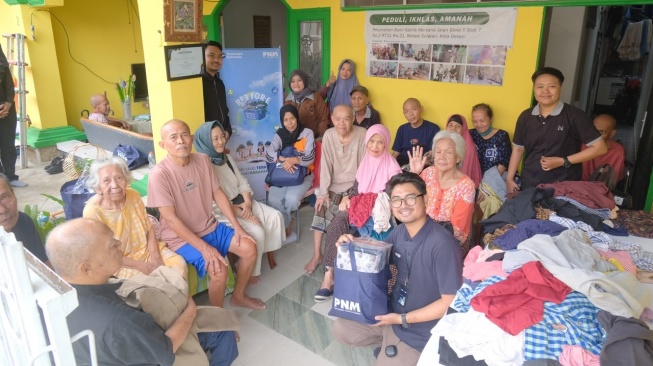 PNM Salurkan Pakaian Hasil RE3 For-E untuk Disabilitas dan Lansia