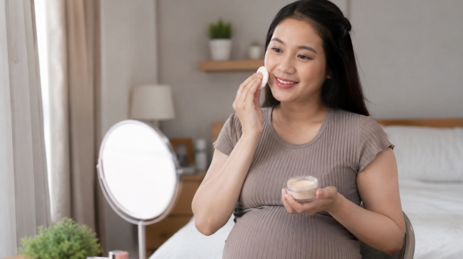 4 Merk Bedak Tabur yang Aman untuk Bumil, Tetap Glowing Selama Kehamilan Tanpa Was-was