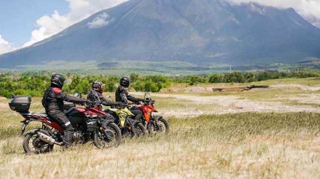 Suzuki V-Strom 250SX sukses taklukkan jalur ekstrem Bali dalam ajang Ride Without Limit. (Foto: Suzuki)