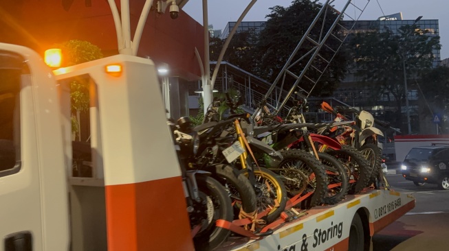 KPK Sita Deretan Kendaraan Mewah dari OTT Imigrasi Jakbar, Ada Triumph hingga Mercy