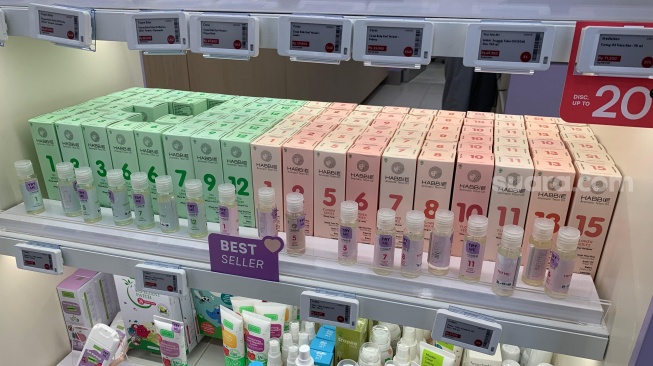 Produk minyak telon Habbie yang dijual di salah satu mall Yogyakarta. (Suara.com/Irwan Febri)