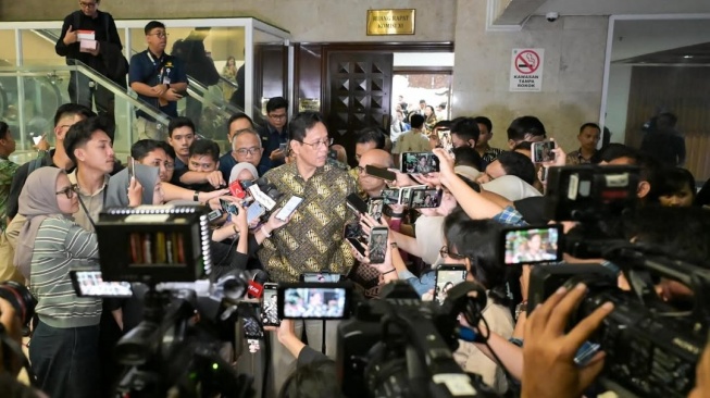 IHSG Ambruk 4,11 Persen, Purbaya Sebut Rumor Downgrade Rating Indonesia Picu Kepanikan Pasar