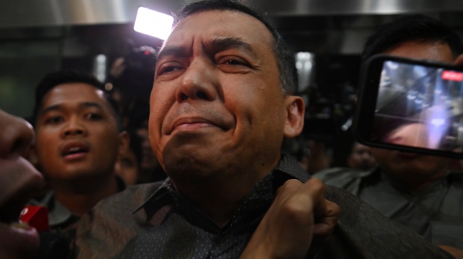 Wakil Menteri Imigrasi dan Pemasyarakatan Silmy Karim (tengah) tiba untuk menjalani pemeriksaan di Gedung Merah Putih KPK, Jakarta, Rabu (3/6/2026). [ANTARA FOTO/Indrianto Eko Suwarso/rwa]