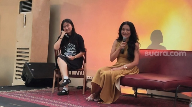 Dee Lestari dalam perilisan album baru di Blok M, Jakarta Selatan pada Rabu, 3 Juni 2026 [Suara.com/Rena Pangesti]