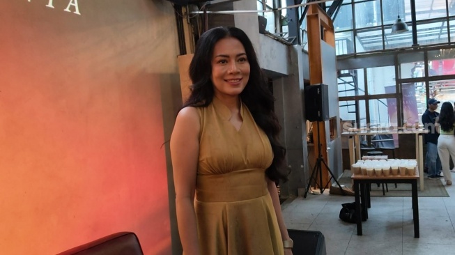 Dee Lestari dalam perilisan album baru di Blok M, Jakarta Selatan pada Rabu, 3 Juni 2026 [Suara.com/Rena Pangesti]